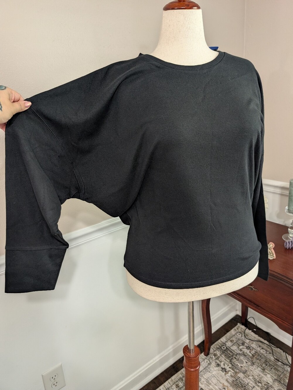 NWT Felina Jezebel Bat Wing Soft Sweater Size L - Picture 2 of 4